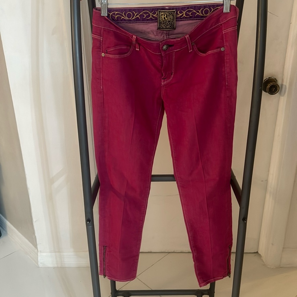 Rich & skinny light weight jeans so comfortable women’s sz 26..i absolutely love